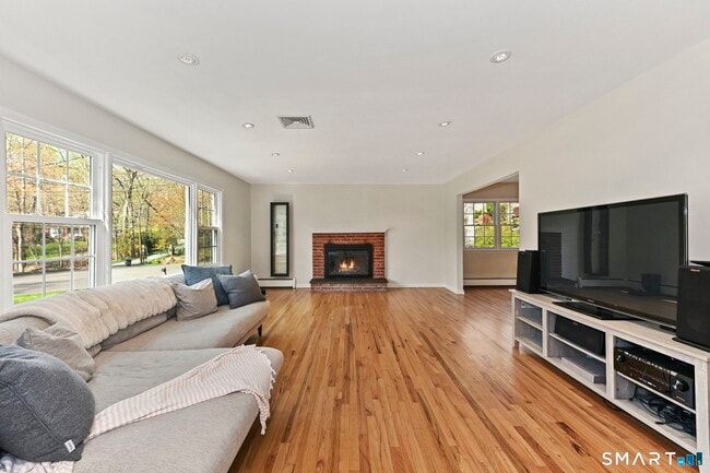 Building Photo - 163 MacGregor Dr