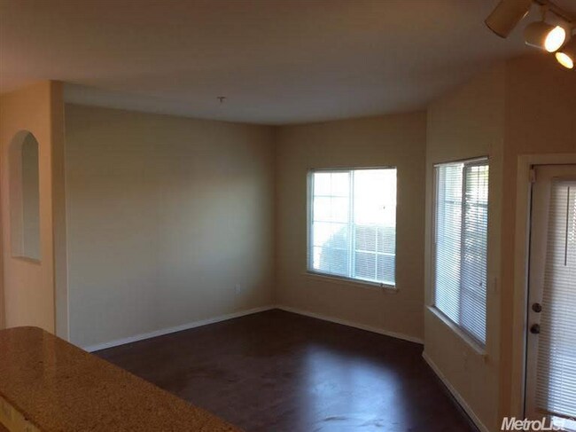 Foto del edificio - 4200 E Commerce Way
