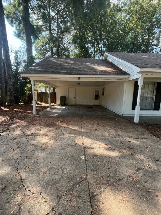 Foto del edificio - House for Rent in quite Neighborhood