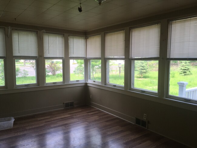 Sun porch - 220 North St W