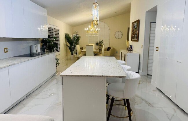 Foto del edificio - 544 NW 38th Ave
