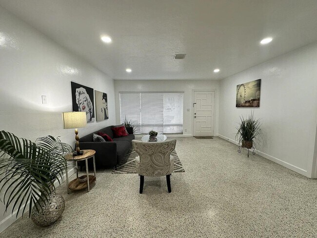 Foto del edificio - 950 E Dayton Cir