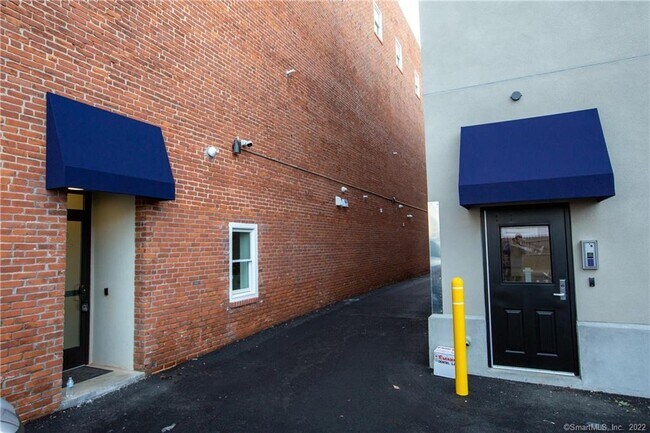 Building Photo - 68 S Main St