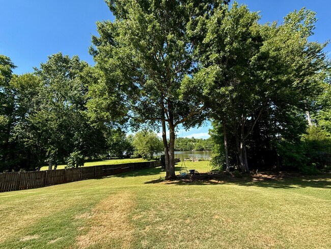 Building Photo - 3 Bedrooms 2 baths in McDonough