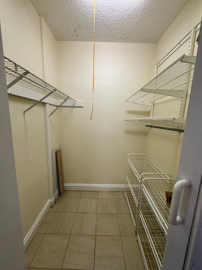 Building Photo - 8 Barrows St