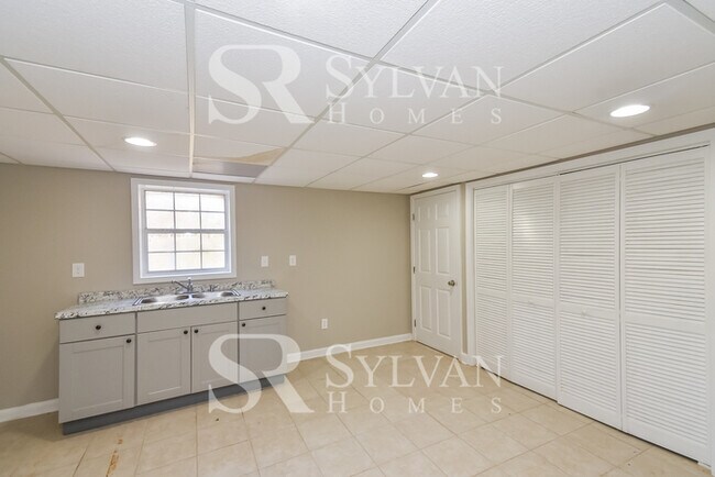 Building Photo - No extra charge for contentment and relaxa...