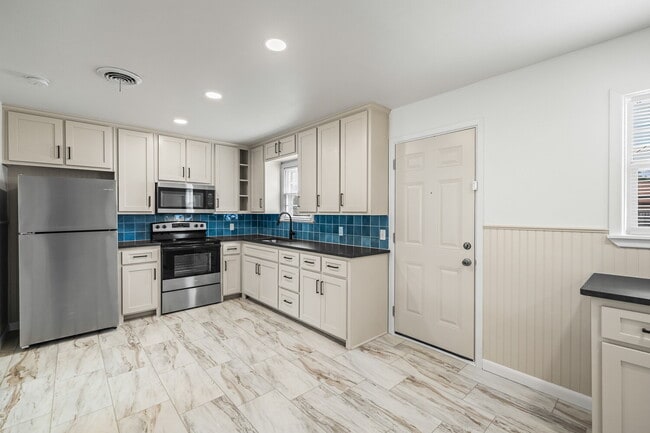 Foto del edificio - Stylish 2 Bedroom Home with Gorgeous Upgra...