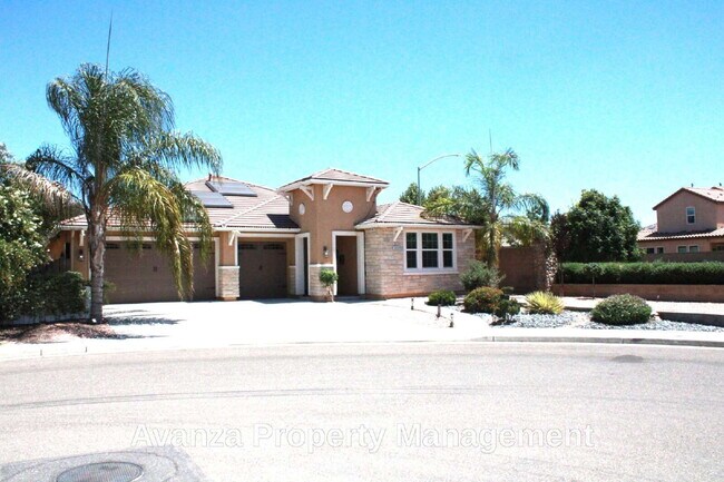 Building Photo - Home for Rent 4 Bed/2.5 Bath - 2,400 Sq Ft. Rent: $3,495/month Security Deposit: $3,595 Clovis Ea...