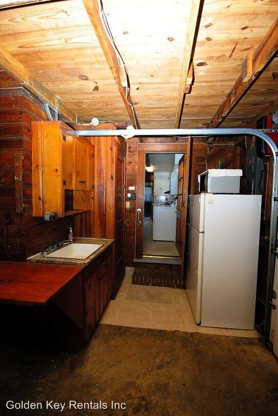 Primary Photo - 4 br, 2 bath House - 300 S Andrews Ave