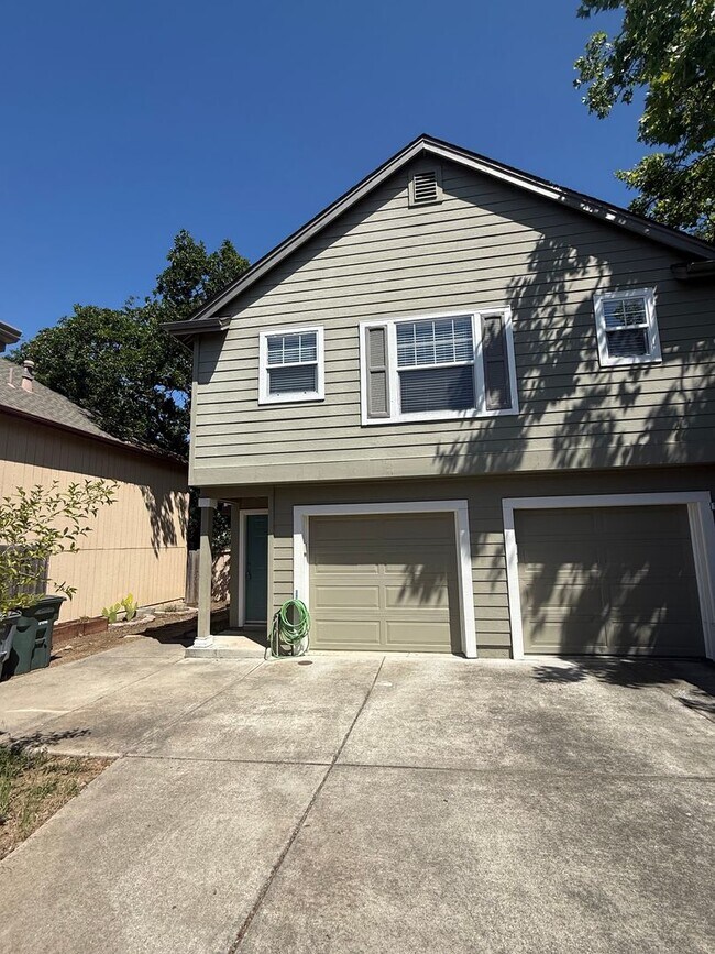 Foto del edificio - 1208 Hidden Creek Pl