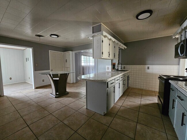 Foto del edificio - 601 NW 12th Pl