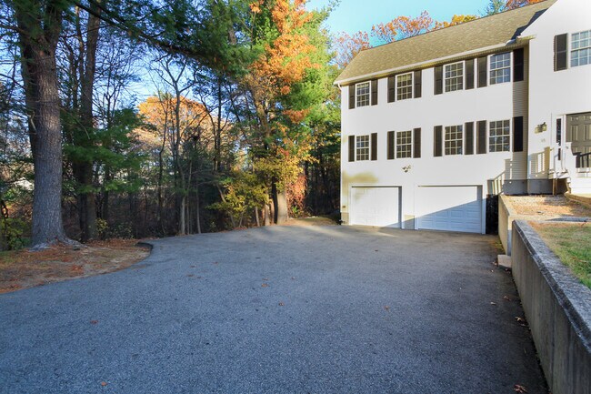 Building Photo - 18 Berry Rd
