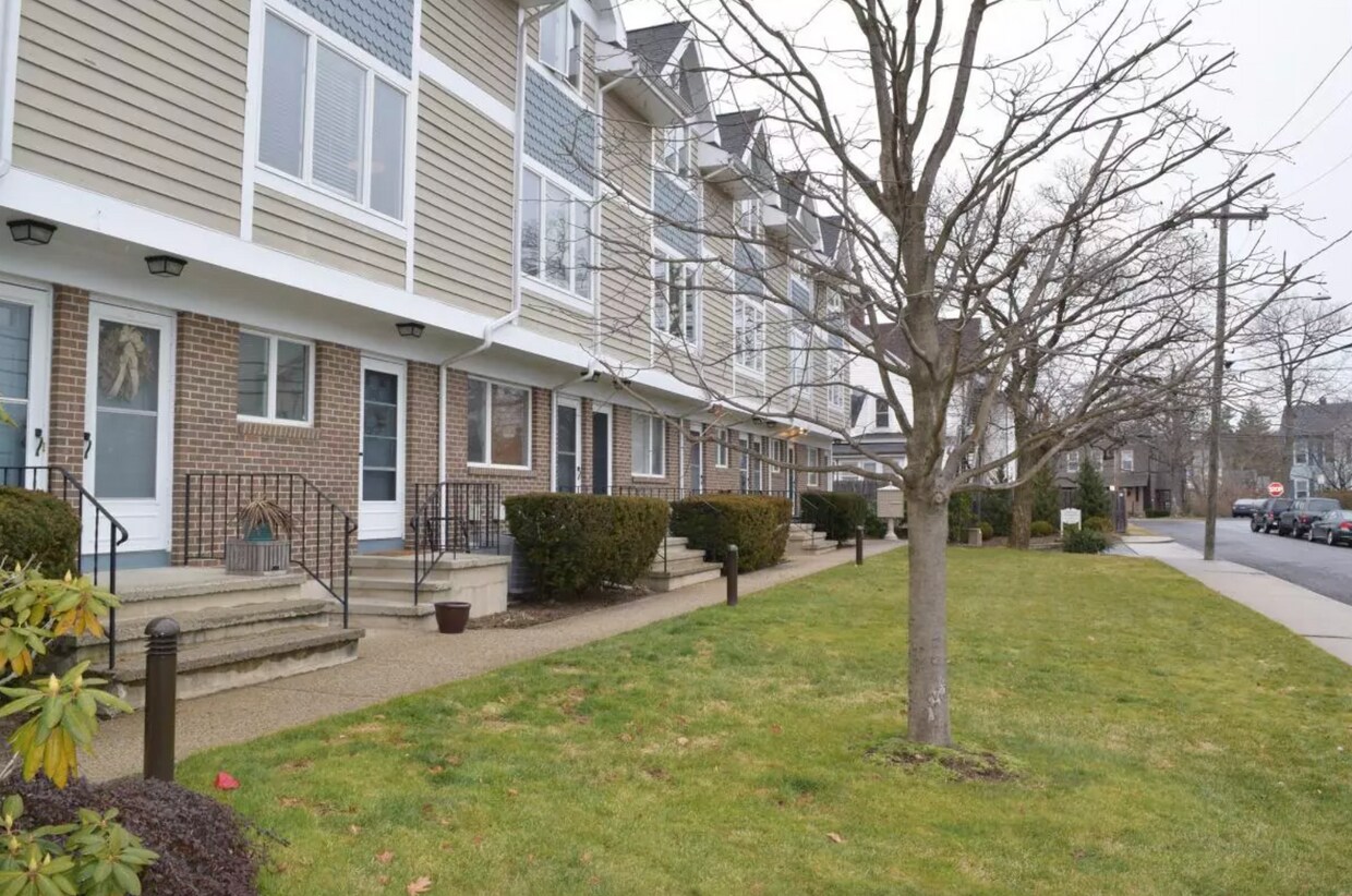 25 Cottage St Unit 102, East Norwalk, CT 06855 Apartments in East