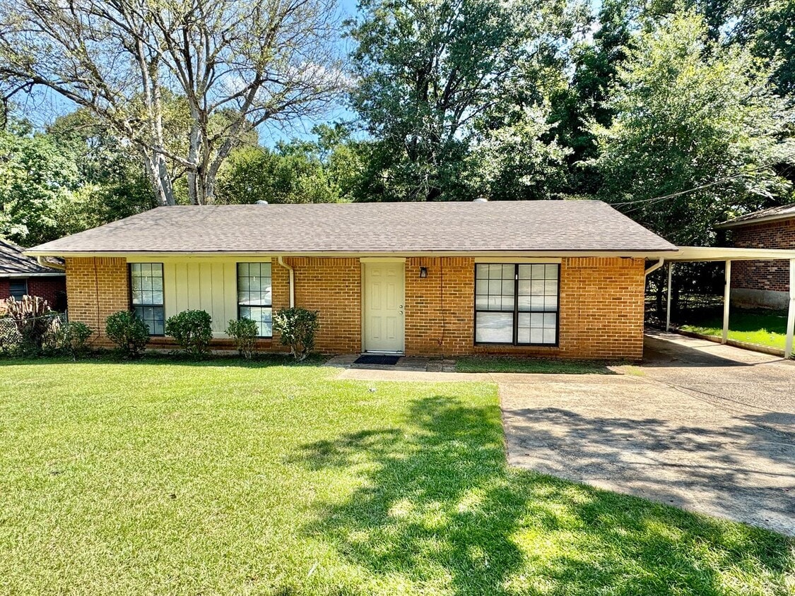 Primary Photo - Dreamy 3 bedroom !