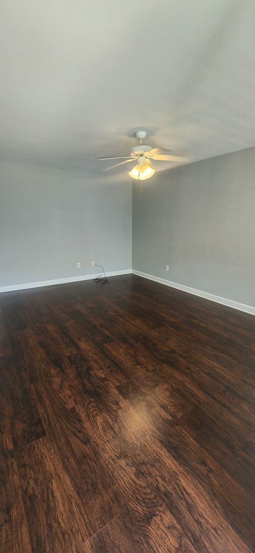 Photo - 4 Bedroom - Less than 2 miles from Swamp R... House