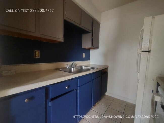 Building Photo - 1228 43rd Ave