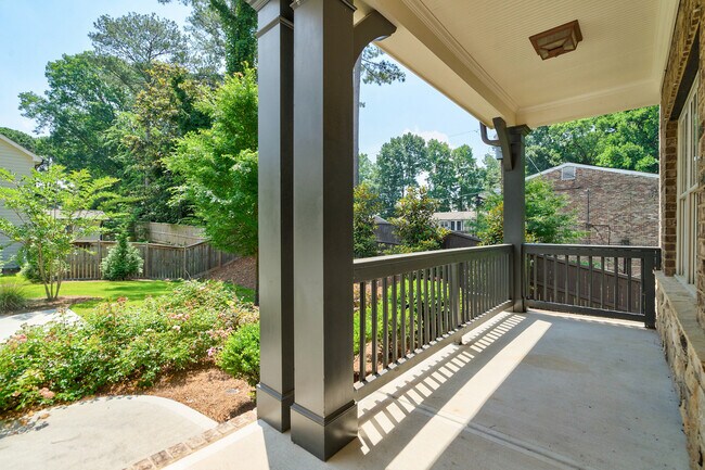 Foto del edificio - 1317 Winfair Ln NE