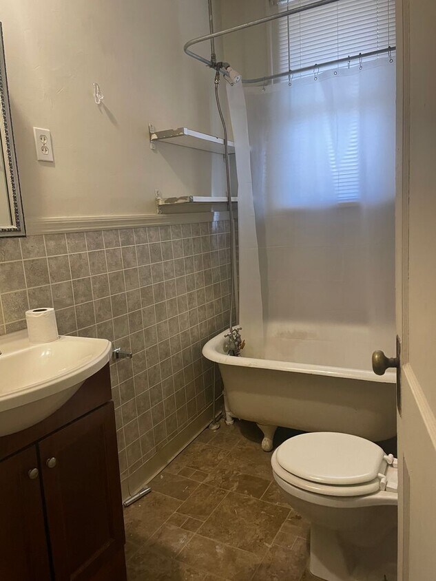 Building Photo - 2902-2904-2904 N High St