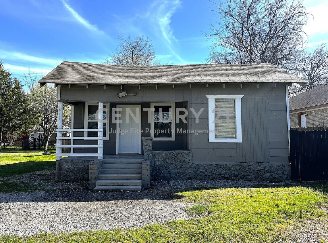Foto principal - Charming 2/1 in Castleberry ISD for Rent!
