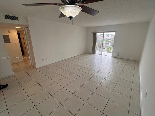 Foto del edificio - 7727 SW 86th St