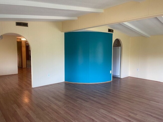 Building Photo - 401 Sunset Hills Dr