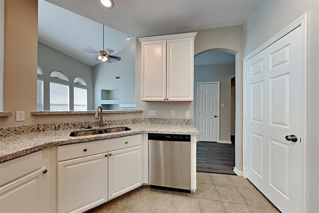 Building Photo - 10307 Summit Bridge Ln