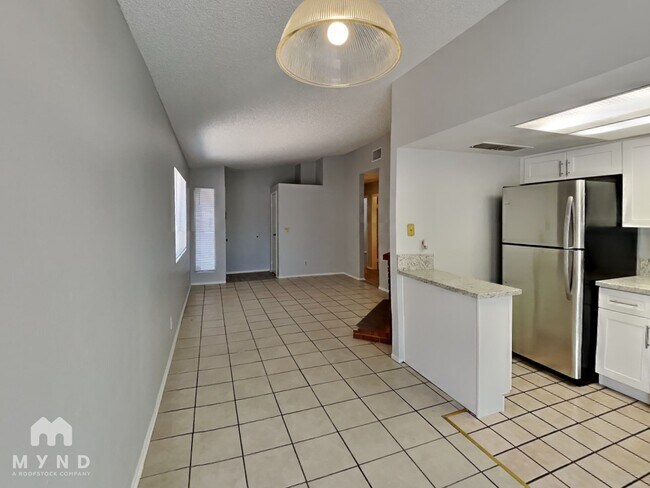 Foto del edificio - 1221 S Christy Ln
