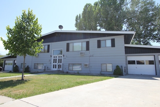 Front of Building - 1644 Kelby Dr