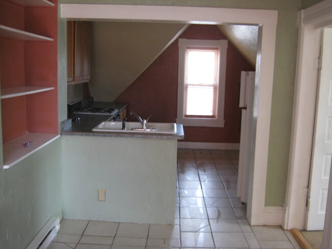 Suelo de cocina alicatado - 219 Midway Ave. UPSTAIRS