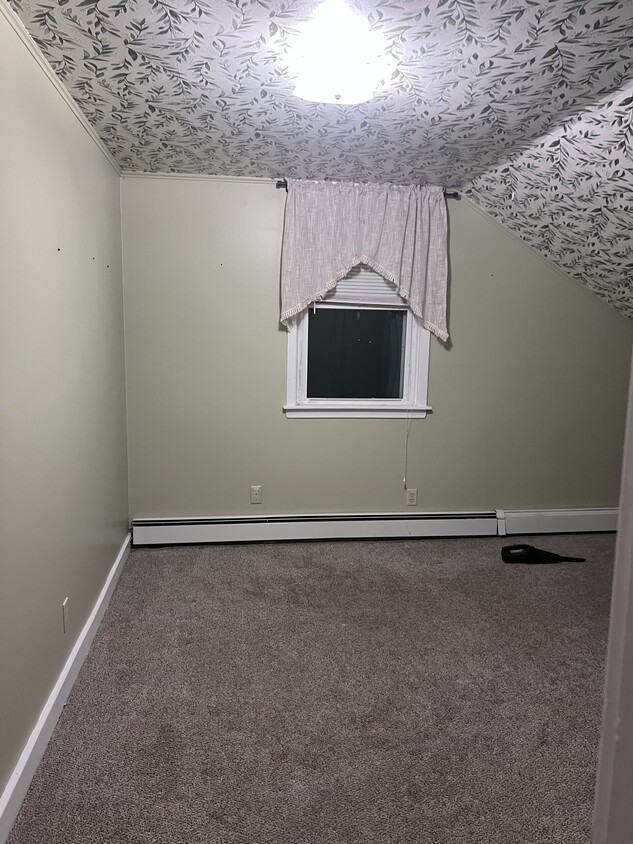 This is the room I’m renting , all cleaned and ready to go - 3 Railroad Ct