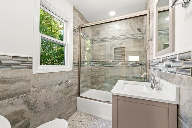 Building Photo - 1484 Sylvan Ter
