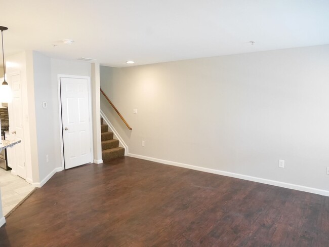 Foto del edificio - Move in Ready Townhouse!