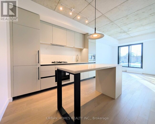 Photo du bâtiment - 1720 Bayview Ave