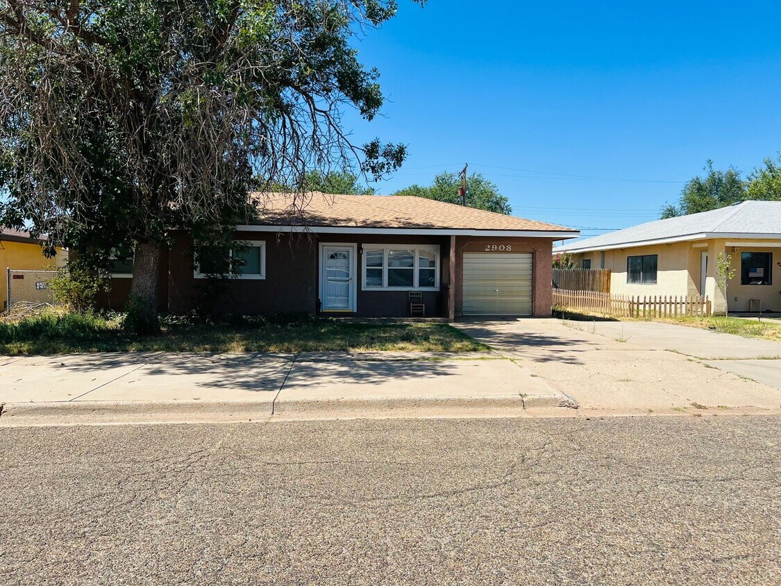 Primary Photo - 2908 La Fonda Rd