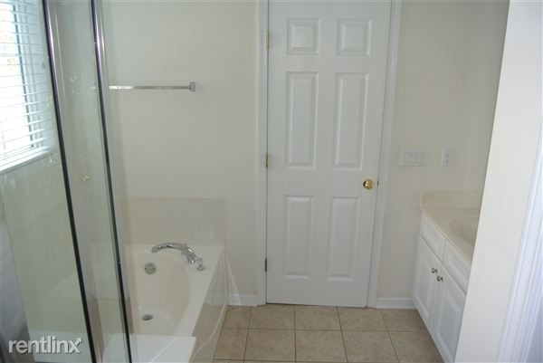 Building Photo - 138 Pinecrest Cir