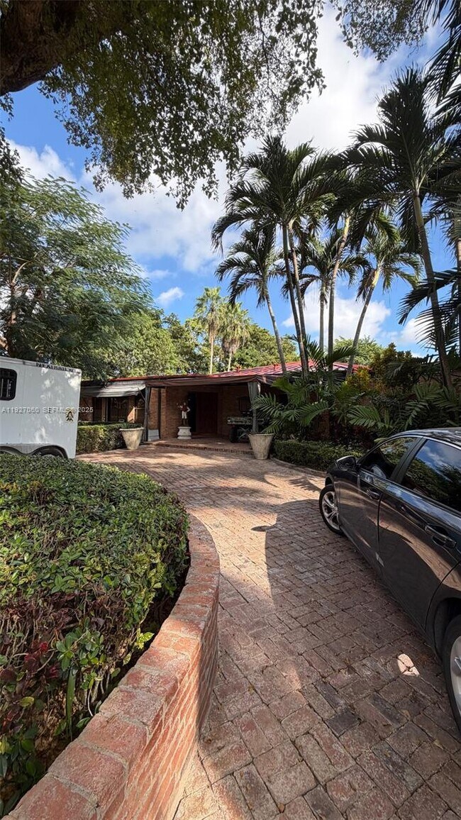 Foto del edificio - 5877 SW 123rd Ave