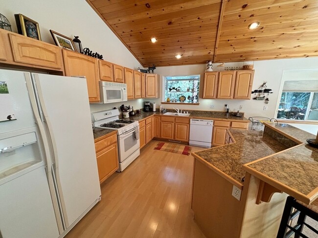 Building Photo - Truckee Summer Rental