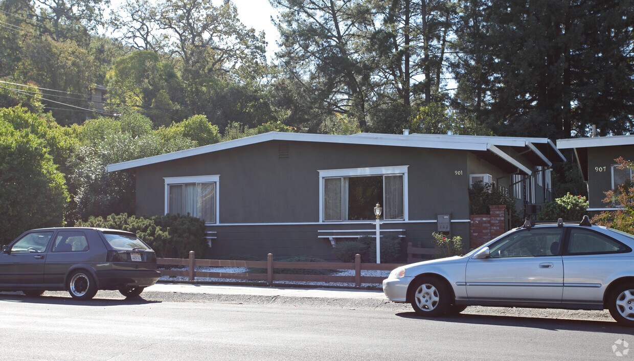 Primary Photo - 901 Village Ctr