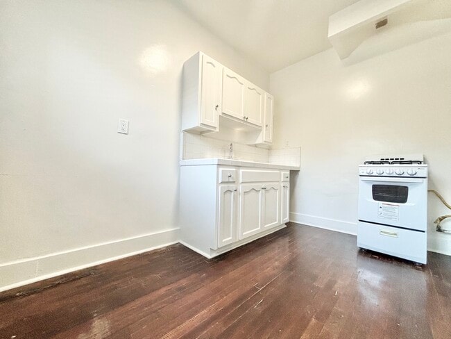 Building Photo - 147 Normandie Ave