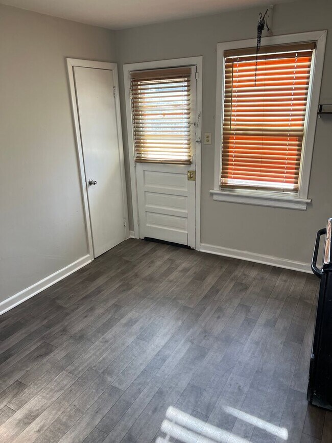 Foto del edificio - 3215-3217 Dill Ave