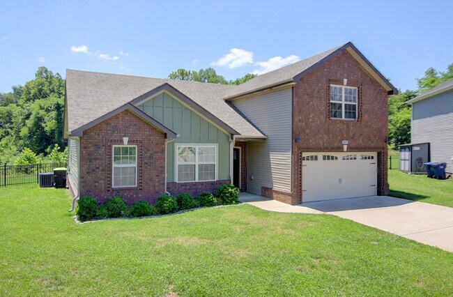 Foto del edificio - Sharp 3 bed 2 Bath Close To Ft Campbell