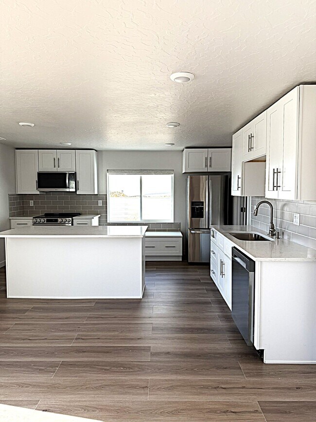 Foto del edificio - 2482 N Paintbrush Dr