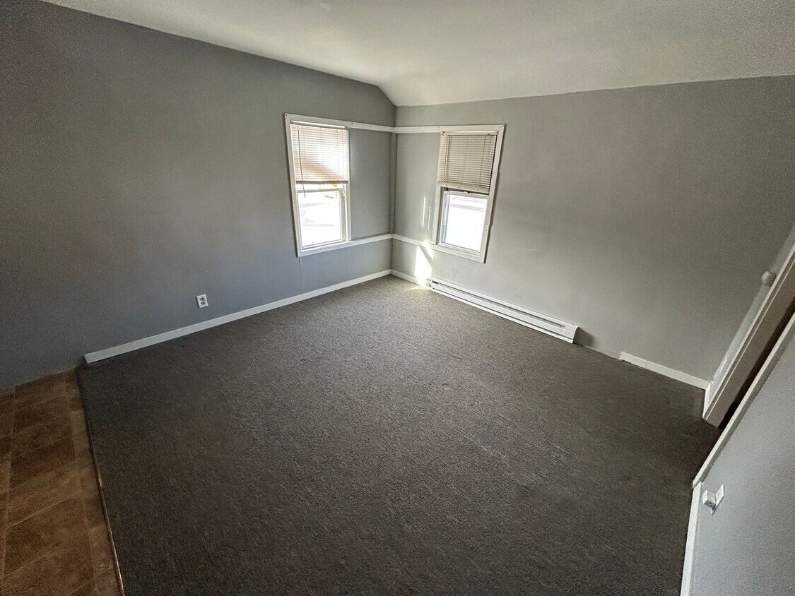 500 Main St Unit 500 1/2 A, La Porte City, IA 50651 Room for Rent in