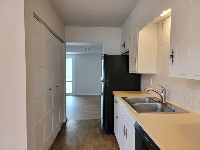 Foto del edificio - 541 Cloverbrook Dr