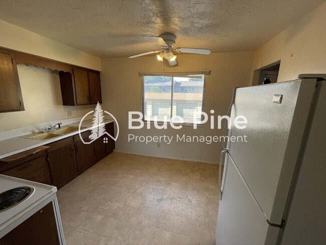 Building Photo - 1489 Mountain View Ln