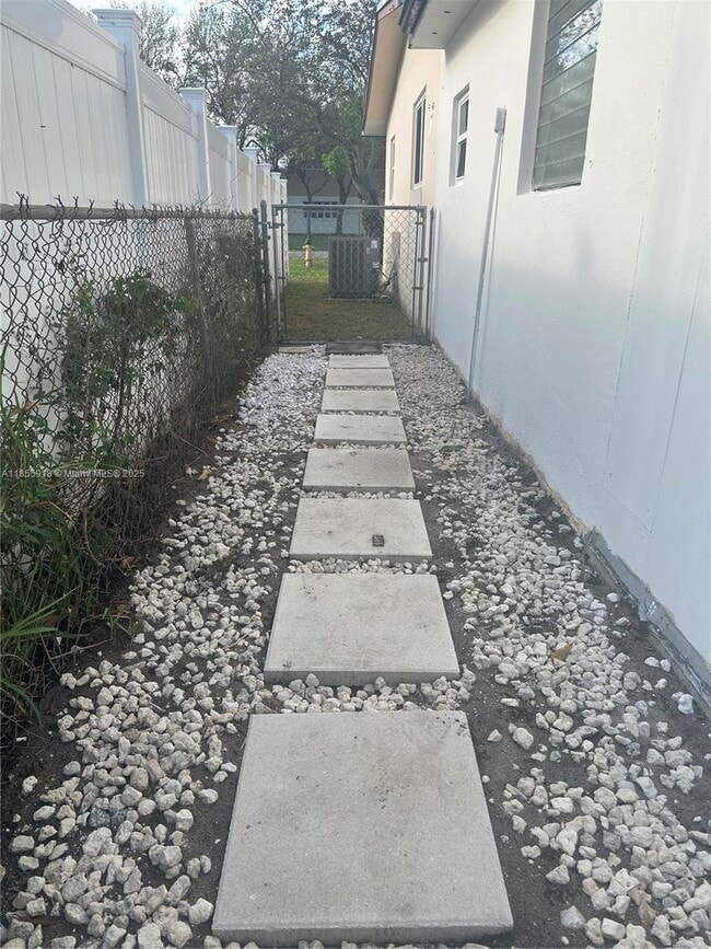 Foto del edificio - 7771 Madeira St