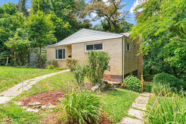 Foto del edificio - 318 McCutcheon Ln