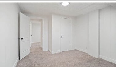 Building Photo - 446 E Mountain View Dr