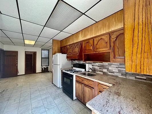 Foto del edificio - 18-30 Madison St