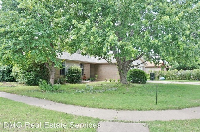 Building Photo - 600 Ash Ln